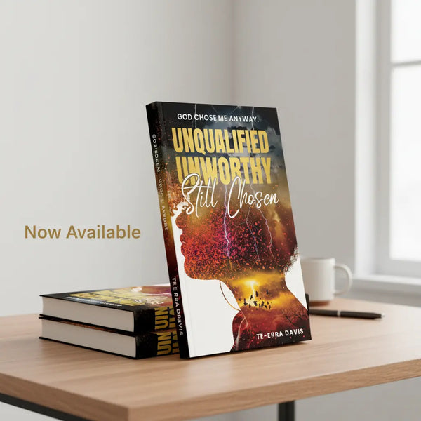 Unqualified. Unworthy. Still Chosen. God Chose Me Anyway (Paperback)